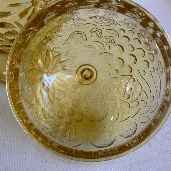 Vintage 1960's AVON Yellow Glass Compote Egg Shaped Floral Lidded Candy Dish 6" - Picture 6 of 15